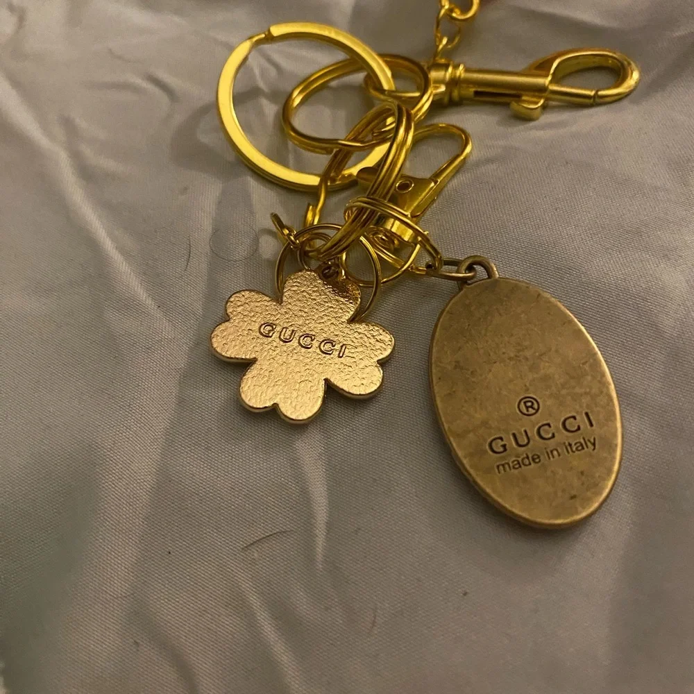 Gucci Gold Keychain with Flower Charm - Picture 3 of 3